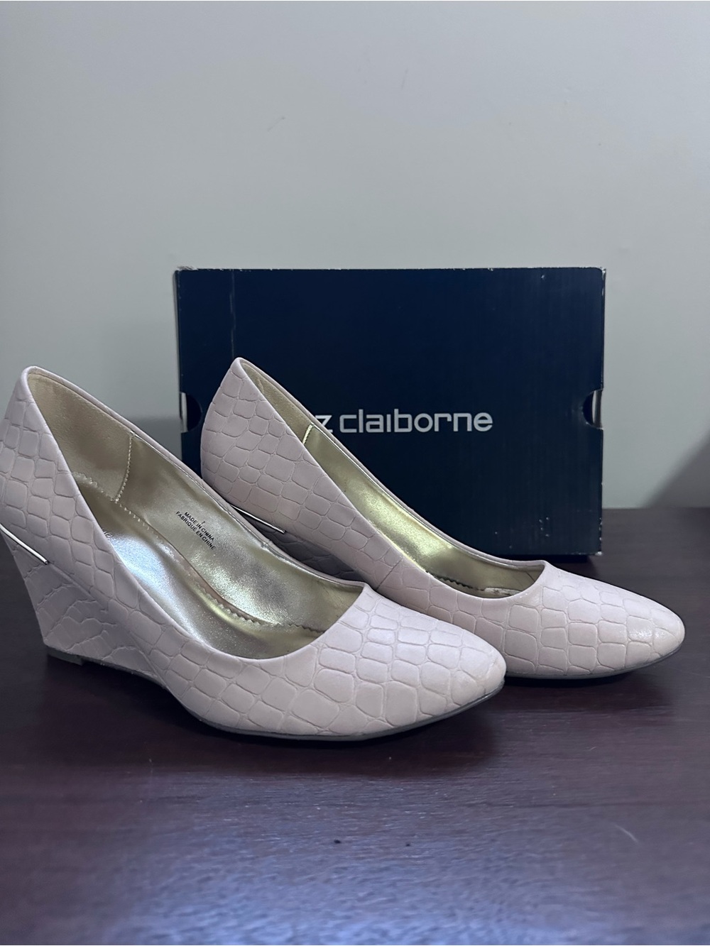 Liz Claiborne Women's Cream Wedge Pumps 3”